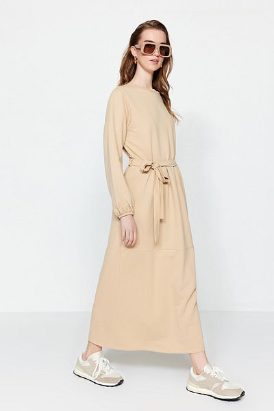 Trendyol Modest Μπεζ πλεκτό φόρεμα με ζώνη TCTSS23EB00100