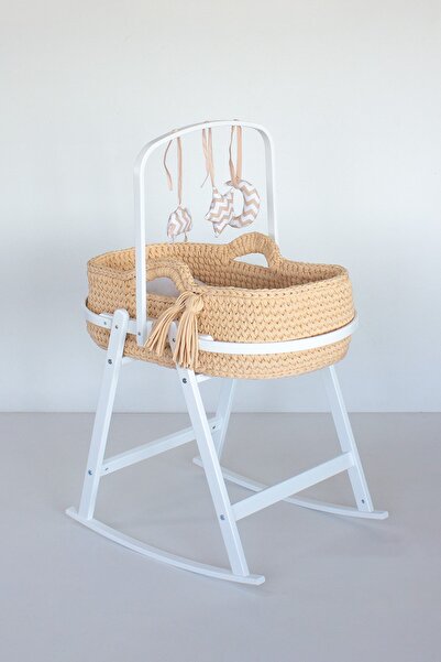 Babycom Beyaz Ahşap Çemberli Beşik Standı + Kahve Örgü Sepet + Kumaş Oyuncak