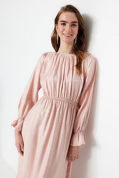 Trendyol Modest Ανοιχτό ροζ με αυτοσχεδιασμό Gather Λεπτομερές βραδινό φόρεμα TCTSS23DB00035