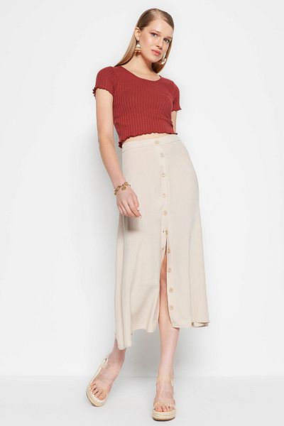 Trendyol Collection Nerzfarbener Midirock aus Viskosestoff mit gewebten Knöpfen TWOSS23ET00054
