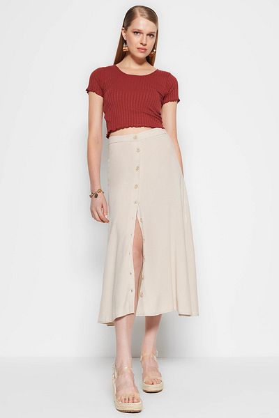 Trendyol Collection Nerzfarbener Midirock aus Viskosestoff mit gewebten Knöpfen TWOSS23ET00054