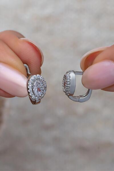 Nereze 925 Ayar Gümüş Rodyumlu Zirkon Taşlı Oval Tasarım Küpe