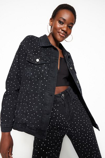 Trendyol Collection Czarna, wysadzana klejnotami kurtka dżinsowa typu oversize TWOSS23CE00044
