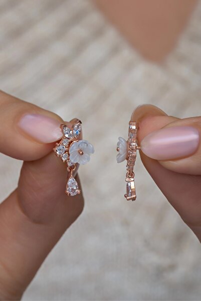 Nereze 925 Ayar Gümüş Damla Tektaş Detaylı Manolya Çiçeği Küpe