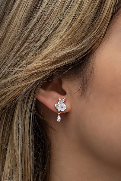 Nereze 925 Ayar Gümüş Damla Tektaş Detaylı Manolya Çiçeği Küpe