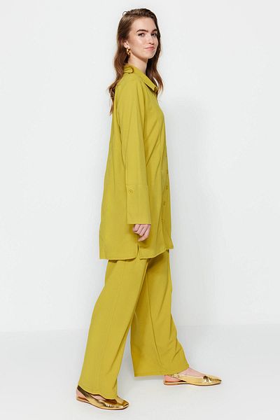 Trendyol Modest Senfgelbes Hemd-Hosen-Set aus gewebtem Krepp TCTSS23US00060