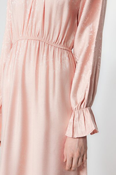 Trendyol Modest Ανοιχτό ροζ με αυτοσχεδιασμό Gather Λεπτομερές βραδινό φόρεμα TCTSS23DB00035