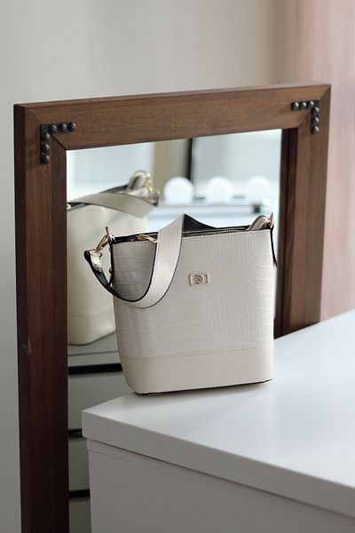 Moom Bag Geantă de umăr cu curea crem pentru femei