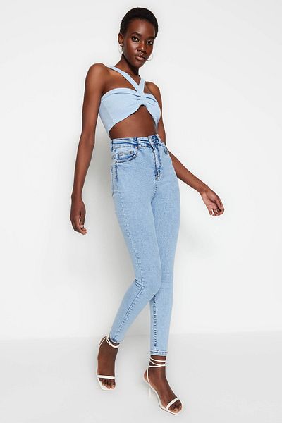 Trendyol Collection Blugi skinny albastru deschis cu talie inalta TWOSS23JE00075