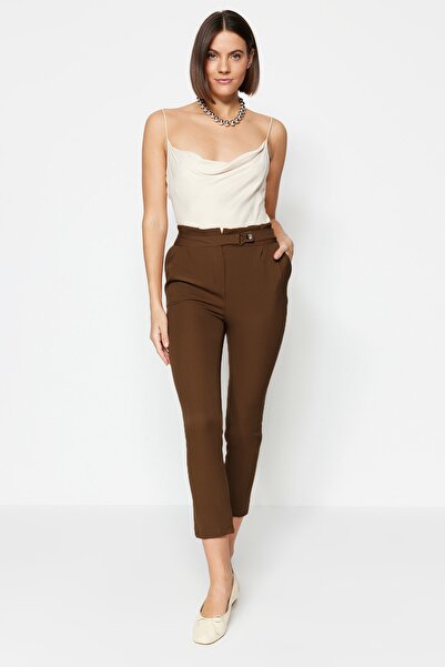 Trendyol Collection Καφέ καρότο κοκαλιάρικο υφαντό παντελόνι με λεπτομέρεια πλισέ TWOSS20PL0131