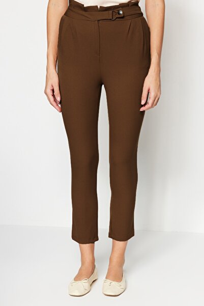 Trendyol Collection Καφέ καρότο κοκαλιάρικο υφαντό παντελόνι με λεπτομέρεια πλισέ TWOSS20PL0131