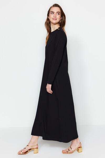 Trendyol Modest Λεπτομερές πλεκτό φόρεμα με μαύρο κουμπί ώμου TCTSS23EB00291