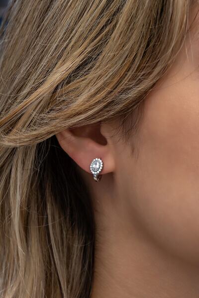 Nereze 925 Ayar Gümüş Rodyumlu Zirkon Taşlı Oval Tasarım Küpe