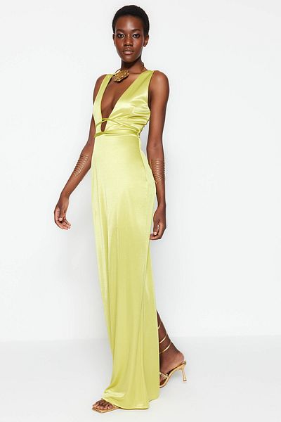 Trendyol Collection Πλεκτό παράθυρο με πράσινη επένδυση λαδιού/λεπτομερές σατέν μακρύ βραδινό φόρεμα TPRSS23AE00003