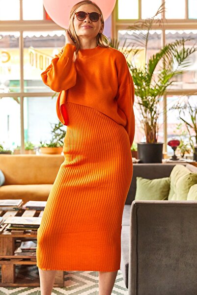 Olalook Kadın Turuncu Üst Crop Kazak Alt Askılı Elbise Triko Takım TKM-19000176