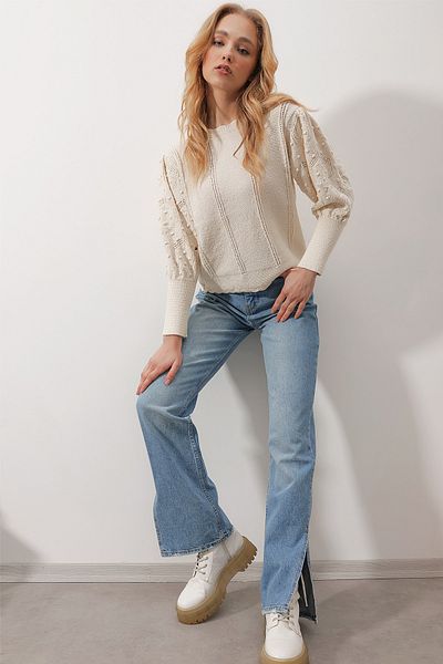 Trend Alaçatı Stili Women's Beige Crew Neck Embroidered Embroidered Balloon Sleeve Knitwear Sweatshirt ALC-X9793