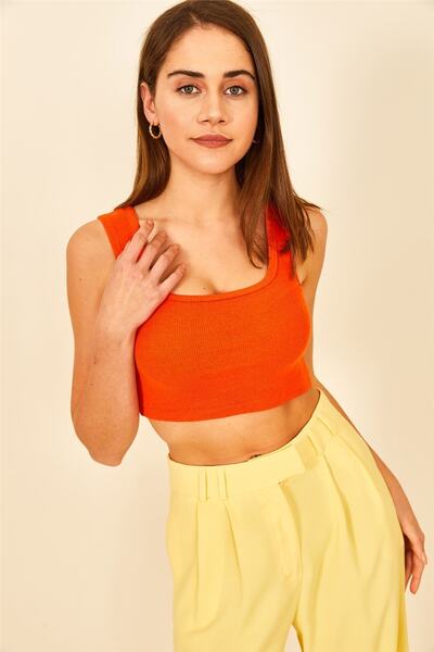 oshebu Orange – Front and Back U-Neck Camisole Crop Blouse