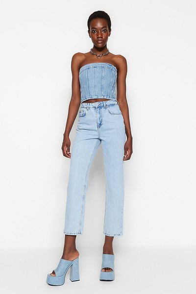 Trendyol Collection Hellblaue gerade Jeans mit hoher Taille TWOSS23JE00089