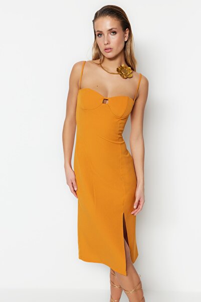Trendyol Collection Pomarańczowa dopasowana sukienka z okienkiem/wycięciem, szczegółowa, elegancka suknia wieczorowa TPRSS23EL00223