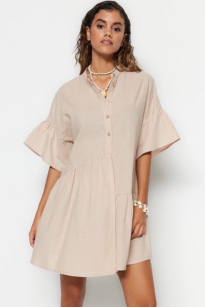 Trendyol Collection Beigefarbenes, gewebtes, ausgestelltes Mini-Strandkleid aus Baumwolle mit weitem Schnitt TBESS20EL0873