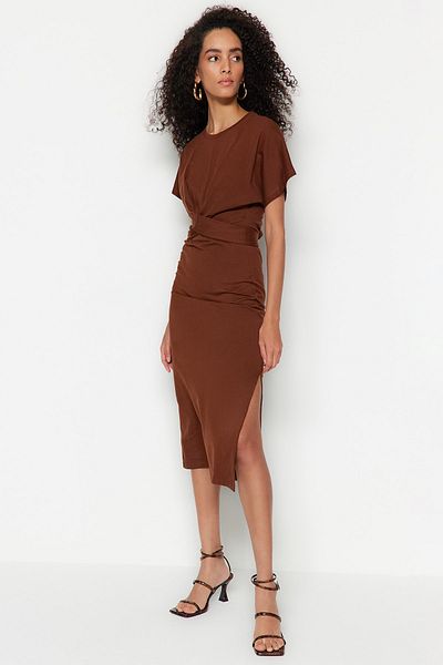 Trendyol Collection Тъмнокафява 100% памучна плетена рокля с талия с цепка и детайли за завързване TWOSS21EL0404