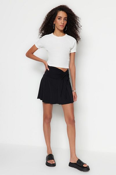 Trendyol Collection Fustă neagră cu deschidere în talie/Skater mini stretch tricotată TWOSS23ET00045