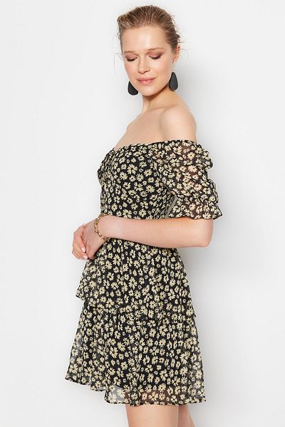 Trendyol Collection Černá květinová černá Skater/mini sukně