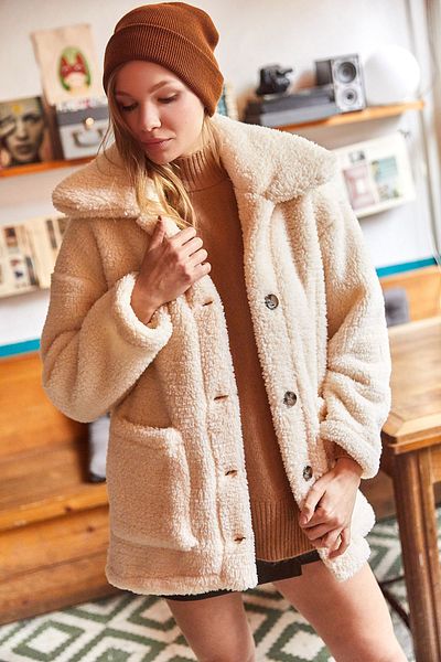 Olalook Women's Ecru Buttoned Pocket Unlined Oversize Plush Jacket CKT-19000328