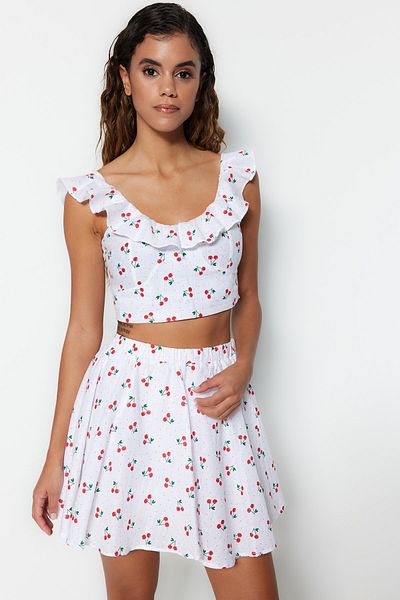 Trendyol Collection Strand-Set aus Baumwollbluse und Rock mit Fruchtmuster und Rüschen – TBESS21AU0332