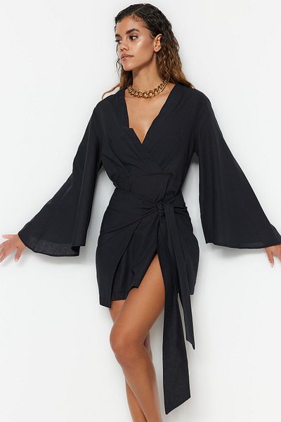 Trendyol Collection Schwarzes, gewebtes, gebundenes Mini-Strandkleid aus 100 % Baumwolle TBESS21EL3208