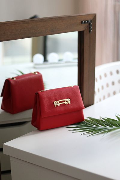 Moom Bag Geantă roșie pentru damă, cu lanț detaliat pentru accesorii