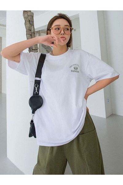 Benisengiydir Women's White Mountain Oversize Crew Neck Tshirt