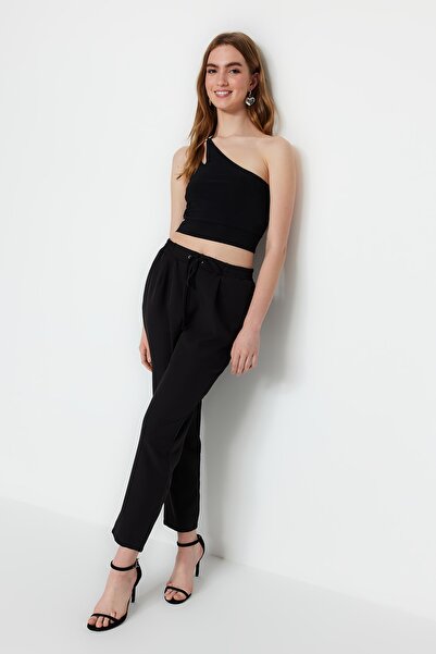 Trendyol Collection Черни панталони от плат с тесни крачоли и детайли за джогинг Twoss23Pl00226