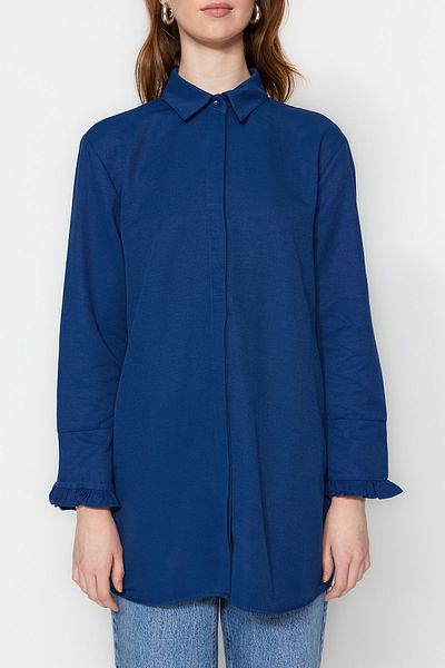 Trendyol Modest Tkaná bavlněná košile Indigo Ruffle Denim Look TCTSS23TG00042