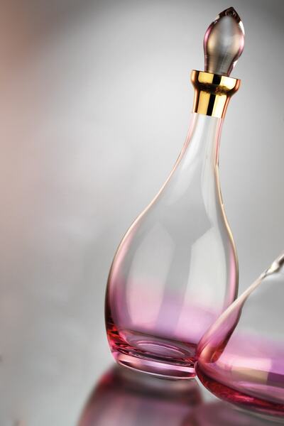 KCD Soprano Pembe Kesme El Dekor Yaldızlı Desenli Kapaklı Cam Şişe Karaf Sürahi