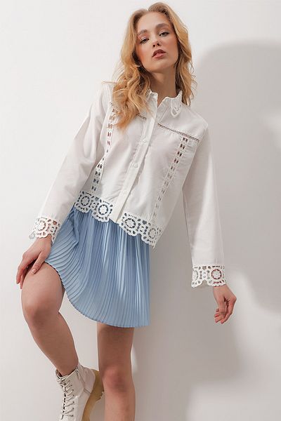 Trend Alaçatı Stili Weißes, durchbrochenes, gewebtes Damen-Oberteil mit Spitzenstickereien ALC-X9802