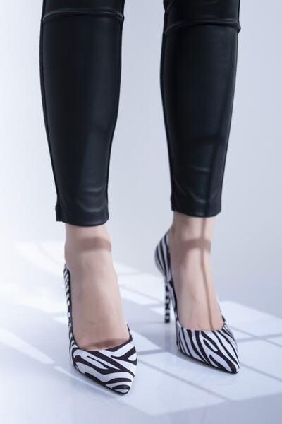 Siyah Beyaz Zebra Desenli Ince Topuklu Stiletto