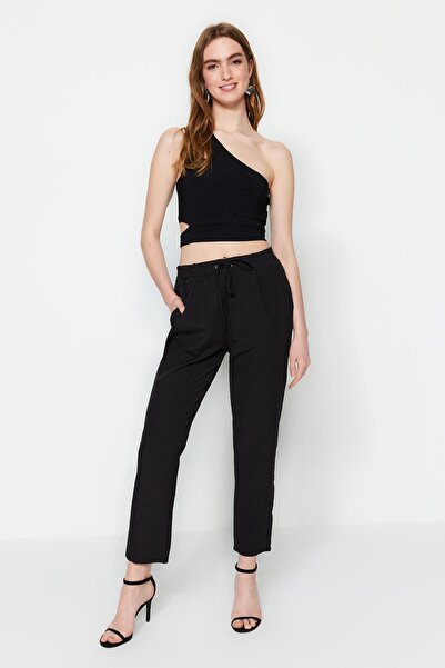 Trendyol Collection Черни панталони от плат с тесни крачоли и детайли за джогинг Twoss23Pl00226