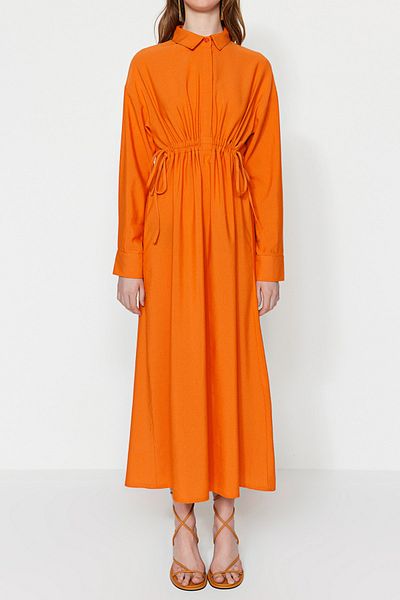 Trendyol Modest Orangefarbenes Kleid aus Leinenmischung mit halber Knopfleiste und Raffung TCTSS23EB00274