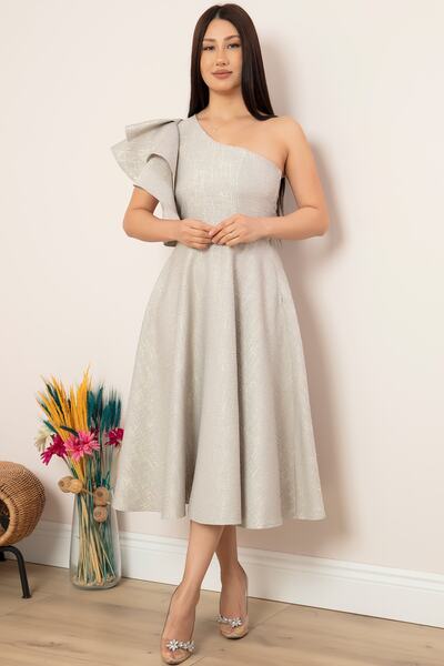 PULLIMM Ασημί φόρεμα με έναν ώμο με λεπτομέρεια βολάν 13408