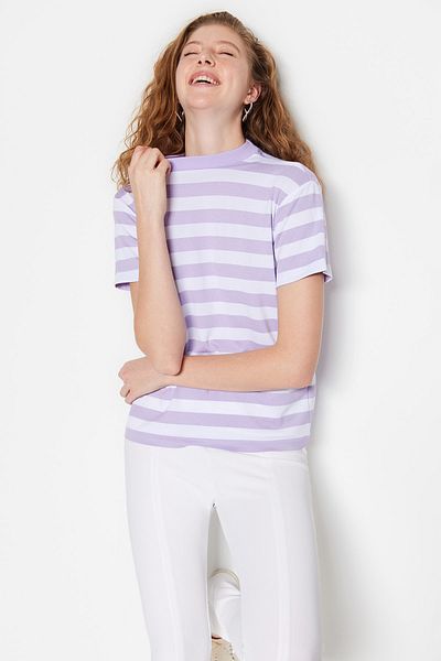 Trendyol Collection Lila bílé pruhované základní pletené tričko s vysokým límcem TWOSS21TS1204