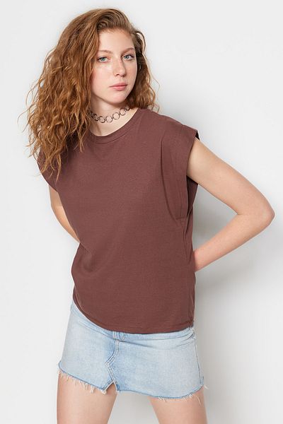 Trendyol Collection Hnědé 100% bavlněné vatované tričko se základním výstřihem a výstřihem TWOSS20TS0021