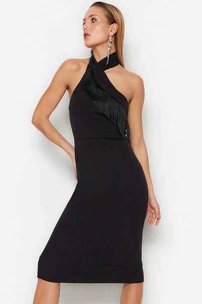 Trendyol Collection Schwarzes Abendkleid mit Quasten und Details TPRSS23EL00091