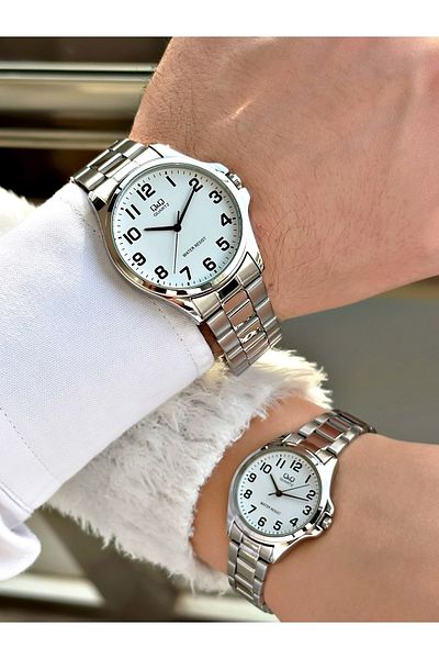 Q&Q Q888j743y Silver Color Couple Lover Wristwatch