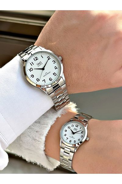 Q&Q Q888j744y Silver Color Couple Lover Wristwatch