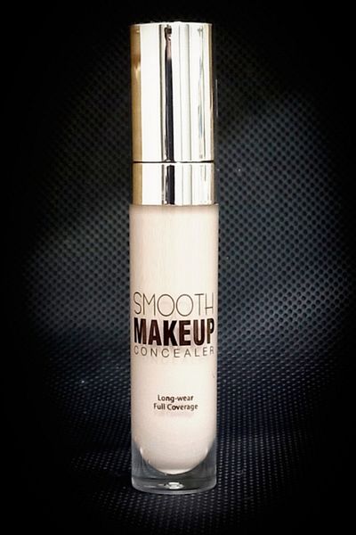 studio cosmetic Under Eye Concealer with Illuminator and Gift - Gift