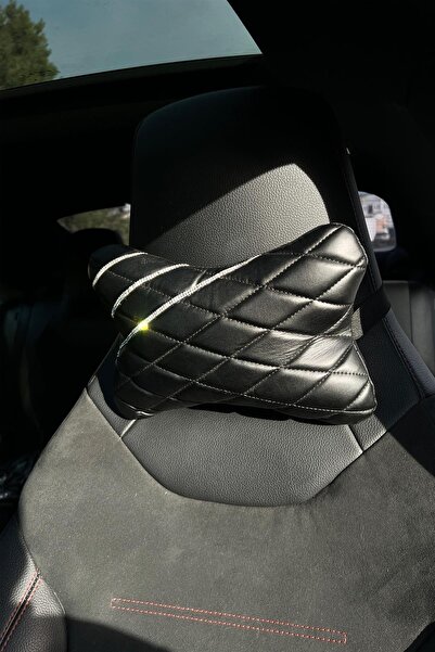 TASARIM ARABAM ATİKE ELİF AKIN Pernă de gât din piele matlasată neagră, cu du...