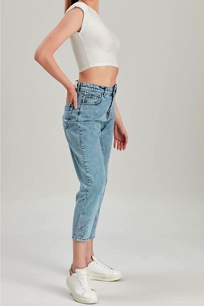 Trn JNS Pantaloni de damă Ess Gold Colorfast Mid Snow Blue cu talie înaltă Mom Jean