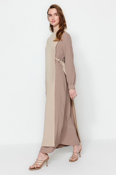 Trendyol Modest Καφέ φραγμένο δέσιμο μέσης Λεπτομερές υφασμένο φόρεμα Aerobin TCTSS23EB00106