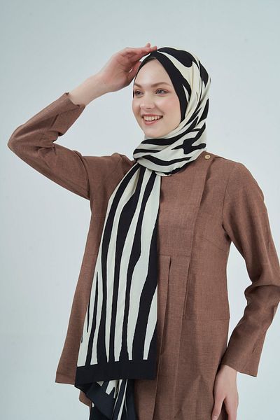 Julia Lauren Women's Medina Silk Shawl Black - Off White 02